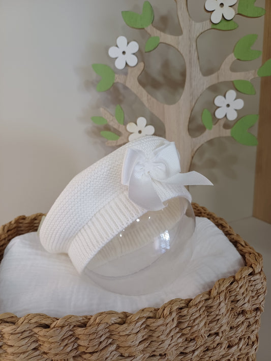 cappellino con fiocco