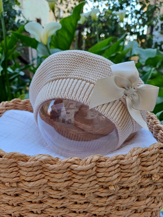 cappellino con fiocco