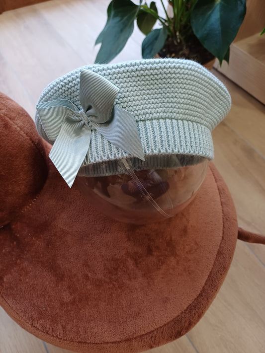 cappellino con fiocco