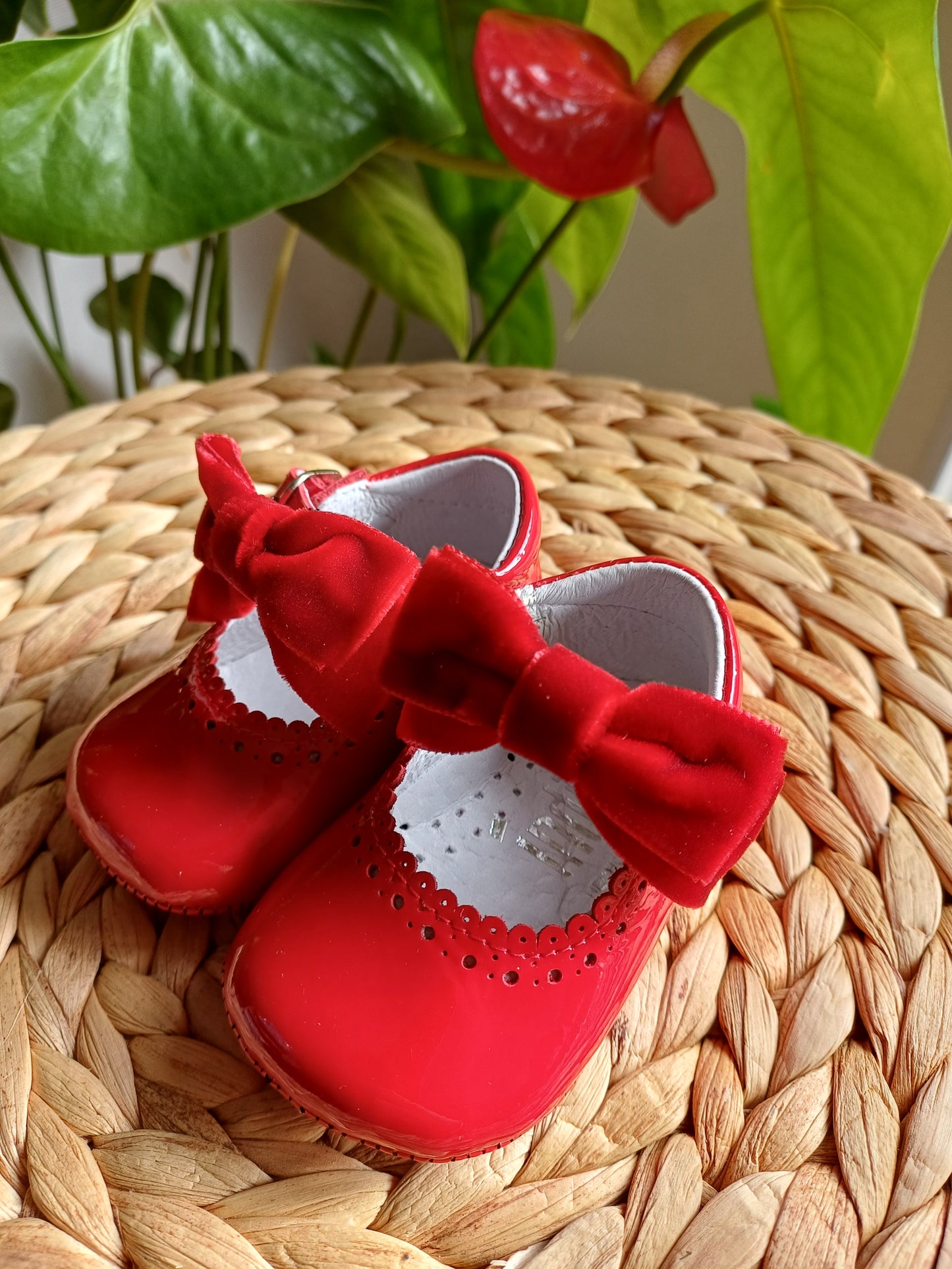 Ballerine in vernice con fiocco