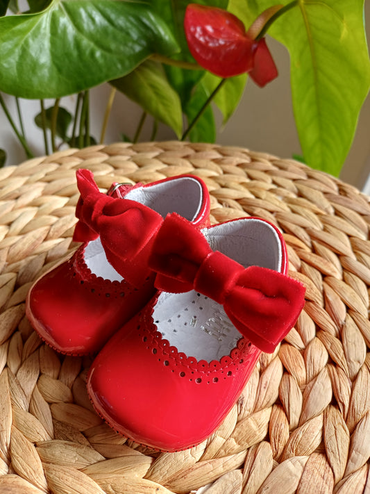 Ballerine in vernice con fiocco