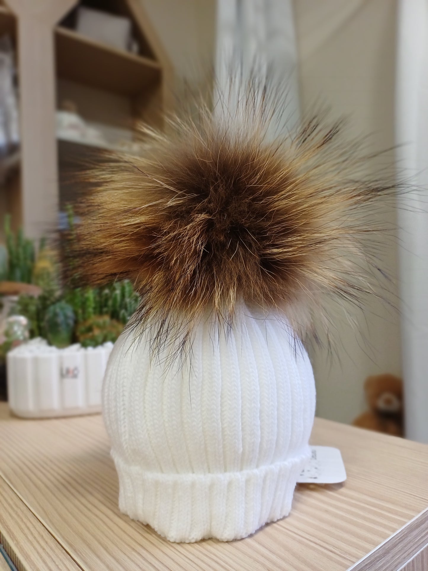 Cappello con pon pon in volpe